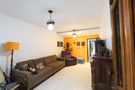 Casa à venda com 3 quartos, 131m² em Vila Rosa, São Paulo