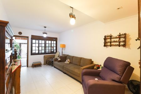 Casa à venda com 3 quartos, 131m² em Vila Rosa, São Paulo