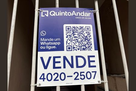Casa à venda com 170m², 3 quartos e 2 vagas Casa à venda com 170m², 3 quartos e 2 vagasFachada