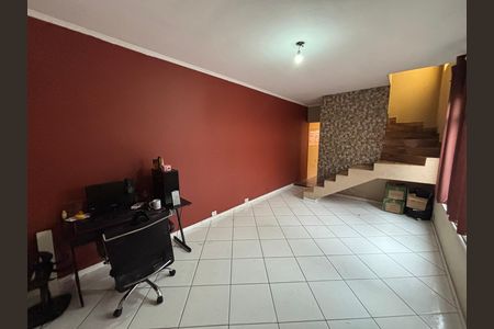 Casa à venda com 170m², 3 quartos e 2 vagas Casa à venda com 170m², 3 quartos e 2 vagasSala