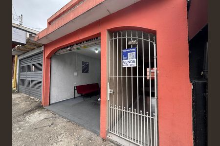 Casa à venda com 170m², 3 quartos e 2 vagas Casa à venda com 170m², 3 quartos e 2 vagasFachada