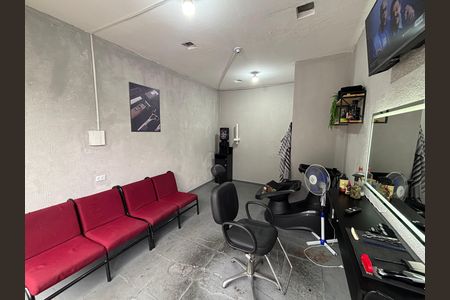 Casa à venda com 170m², 3 quartos e 2 vagas Casa à venda com 170m², 3 quartos e 2 vagasSalao