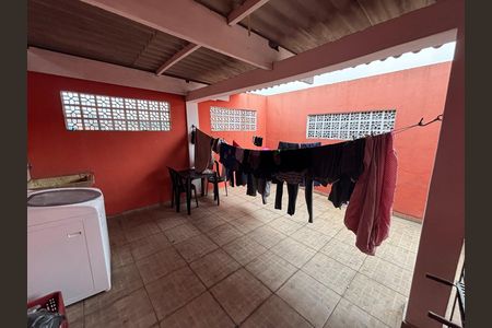 Casa à venda com 170m², 3 quartos e 2 vagas Casa à venda com 170m², 3 quartos e 2 vagasÁrea de Serviço