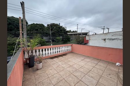 Casa à venda com 170m², 3 quartos e 2 vagas Casa à venda com 170m², 3 quartos e 2 vagasVaranda