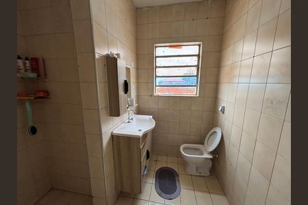 Casa à venda com 170m², 3 quartos e 2 vagas Casa à venda com 170m², 3 quartos e 2 vagasBanheiro