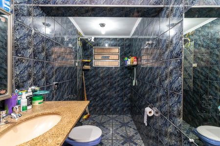 Casa para alugar com 250m², 6 quartos e 2 vagas Casa para alugar com 250m², 6 quartos e 2 vagasBanheiro 2