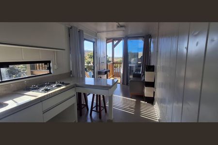 Cozinha de apartamento para alugar com 1 quarto, 21m² em Rio Tavares, Florianópolis