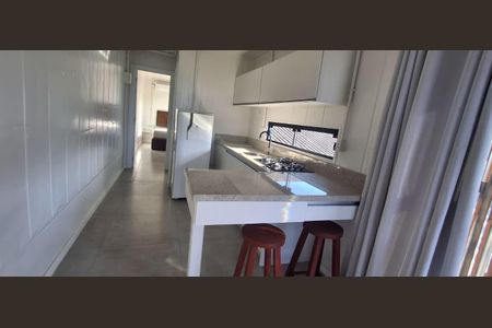 Cozinha de apartamento para alugar com 1 quarto, 21m² em Rio Tavares, Florianópolis