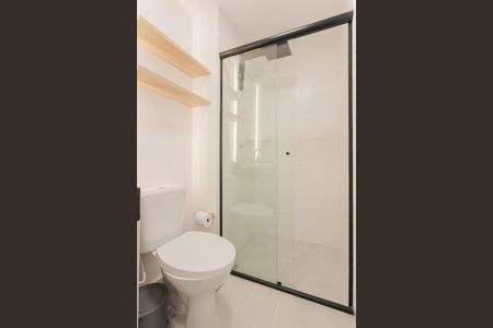 Banheiro de kitnet/studio à venda com 1 quarto, 25m² em Pinheiros, São Paulo