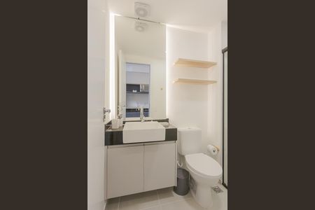 Banheiro de kitnet/studio à venda com 1 quarto, 25m² em Pinheiros, São Paulo