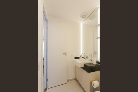 Banheiro de kitnet/studio à venda com 1 quarto, 25m² em Pinheiros, São Paulo