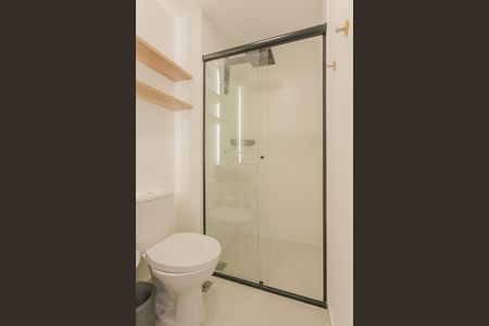 Banheiro de kitnet/studio à venda com 1 quarto, 25m² em Pinheiros, São Paulo