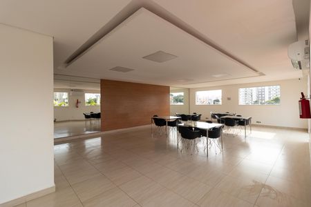 Apartamento para alugar com 43m², 2 quartos e 1 vaga Apartamento para alugar com 43m², 2 quartos e 1 vagaÁrea comum - Salão de festas