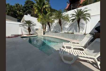 Casa à venda com 640m², 4 quartos e 4 vagas