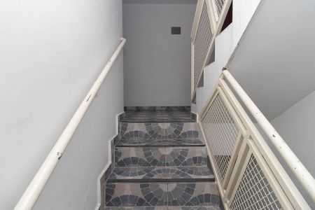 Apartamento para alugar com 50m², 2 quartos e sem vaga Apartamento para alugar com 50m², 2 quartos e sem vagaEscada