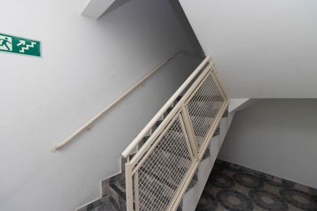 Apartamento para alugar com 50m², 2 quartos e sem vaga Apartamento para alugar com 50m², 2 quartos e sem vagaEscada