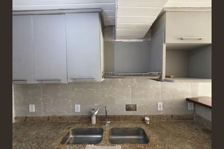 Casa de condomínio para alugar com 100m², 2 quartos e 1 vaga