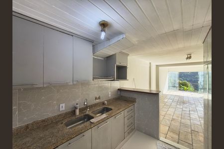 Casa de condomínio para alugar com 100m², 2 quartos e 1 vaga