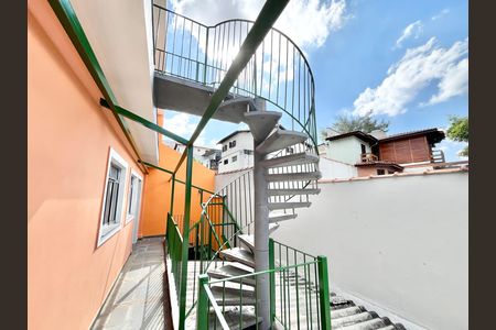 Casa para alugar com 226m², 3 quartos e sem vaga Casa para alugar com 226m², 3 quartos e sem vagaEscada