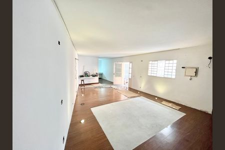 Casa para alugar com 226m², 3 quartos e sem vaga Casa para alugar com 226m², 3 quartos e sem vagaSala/Quarto