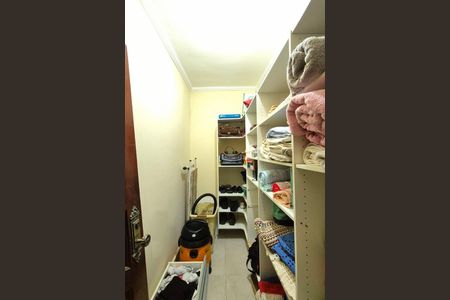 Casa à venda com 101m², 3 quartos e 2 vagas Casa à venda com 101m², 3 quartos e 2 vagasCloset da Suíte
