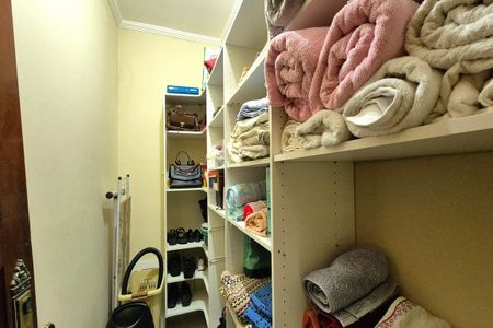 Casa à venda com 101m², 3 quartos e 2 vagas Casa à venda com 101m², 3 quartos e 2 vagasCloset da Suíte
