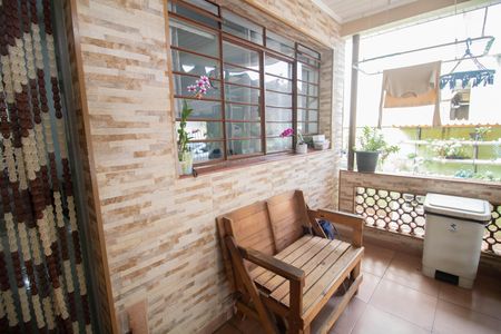 Casa à venda com 220m², 4 quartos e 3 vagas Casa à venda com 220m², 4 quartos e 3 vagasVARANDA