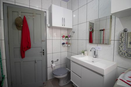 Casa à venda com 220m², 4 quartos e 3 vagas Casa à venda com 220m², 4 quartos e 3 vagasBANHEIRO