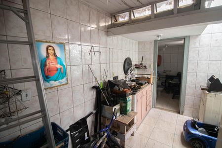 Casa à venda com 220m², 4 quartos e 3 vagas Casa à venda com 220m², 4 quartos e 3 vagasQUINTAL E ÁREA DE SERVIÇO