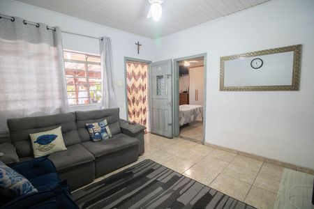 SALA de casa à venda com 4 quartos, 220m² em Parque Peruche, São Paulo