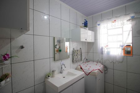 Casa à venda com 220m², 4 quartos e 3 vagas Casa à venda com 220m², 4 quartos e 3 vagasBANHEIRO