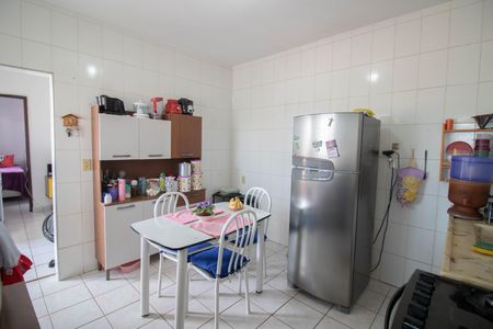 Casa à venda com 220m², 4 quartos e 3 vagas Casa à venda com 220m², 4 quartos e 3 vagasCASA 2- COZINHA