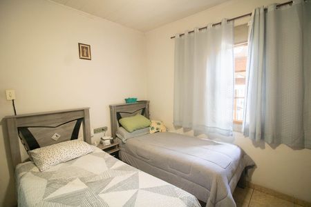 Casa à venda com 220m², 4 quartos e 3 vagas Casa à venda com 220m², 4 quartos e 3 vagasQUARTO 1
