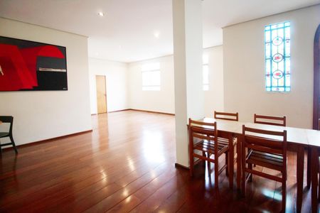 Apartamento para alugar com 70m², 2 quartos e 2 vagas