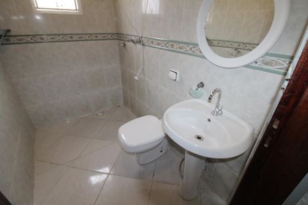 Casa para alugar com 230m², 3 quartos e 2 vagasBanheiro 1