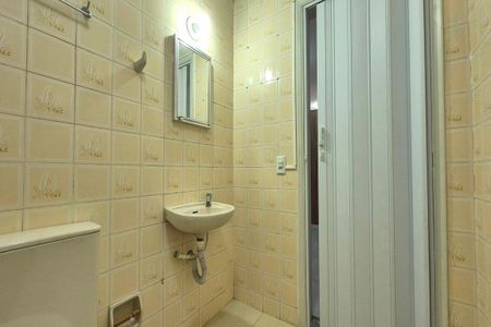 Banheiro de kitnet/studio para alugar com 1 quarto, 52m² em Centro, Campinas