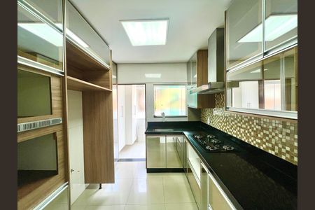 Casa para alugar com 65m², 3 quartos e 1 vaga