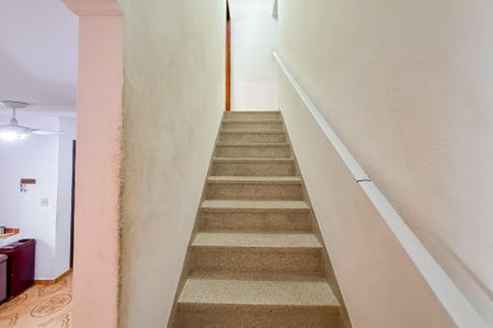 Escada de casa à venda com 2 quartos, 80m² em Vila Dom Pedro I, São Paulo