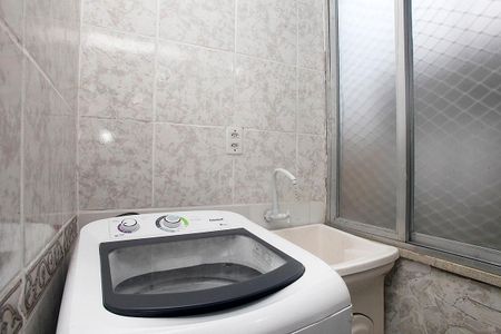 Apartamento à venda com 64m², 2 quartos e sem vagaCozinha + Área de Serviço