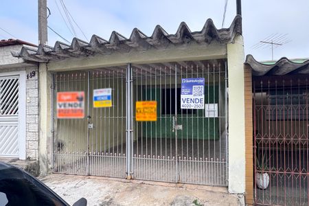 Casa à venda com 115m², 2 quartos e 2 vagas Casa à venda com 115m², 2 quartos e 2 vagasFachada