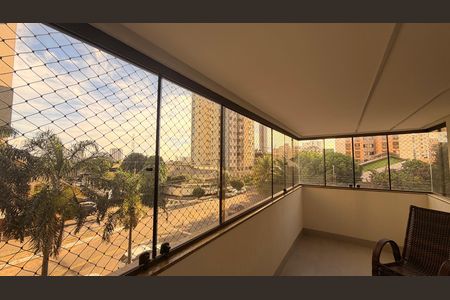 Apartamento à venda com 157m², 3 quartos e 2 vagas Apartamento à venda com 157m², 3 quartos e 2 vagasVista da Sacada