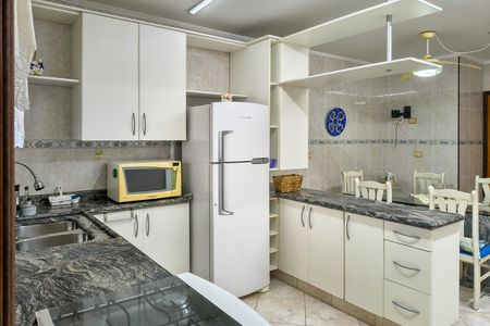 Apartamento para alugar com 149m², 2 quartos e 2 vagas Apartamento para alugar com 149m², 2 quartos e 2 vagasCozinha