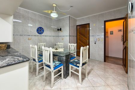 Apartamento para alugar com 149m², 2 quartos e 2 vagas Apartamento para alugar com 149m², 2 quartos e 2 vagasCozinha