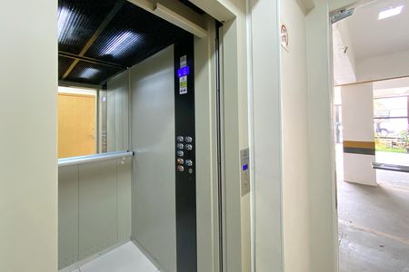 Apartamento à venda com 55m², 2 quartos e 2 vagas Apartamento à venda com 55m², 2 quartos e 2 vagasElevador
