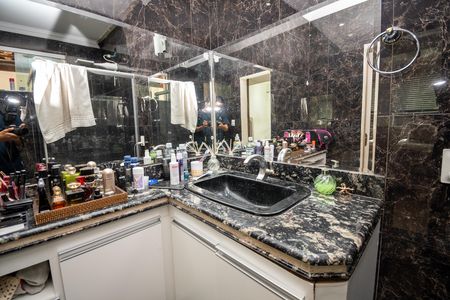 Casa à venda com 200m², 3 quartos e 3 vagasBanheiro da Suíte