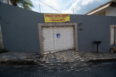 Casa à venda com 200m², 3 quartos e 3 vagasFachada