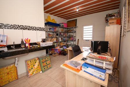 Casa à venda com 200m², 3 quartos e 3 vagasKitnet