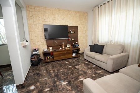 Sala de casa à venda com 3 quartos, 200m² em Nossa Senhora de Fatima, Contagem