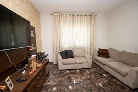 Casa à venda com 200m², 3 quartos e 3 vagasSala