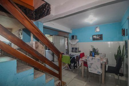 Casa à venda com 300m², 4 quartos e 2 vagasEscada